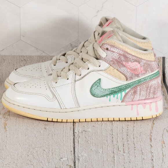 Air Jordan 1 Mid SE (GS) White/Green Glow-Arctic Punch DD1666-100 Size 5Y - Picture 5 of 11